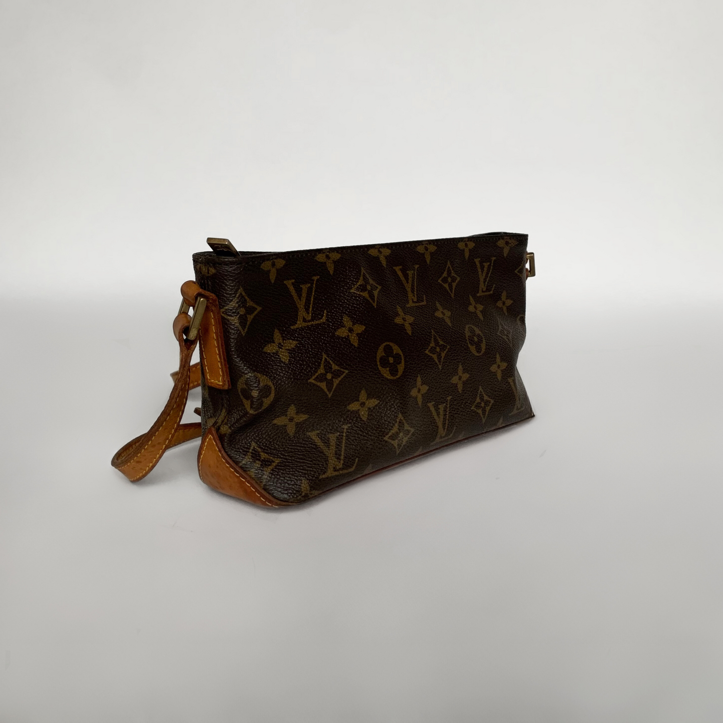 Louis Vuitton Louis Vuitton Trotteur - Shoulder bags - Etoile Luxury Vintage