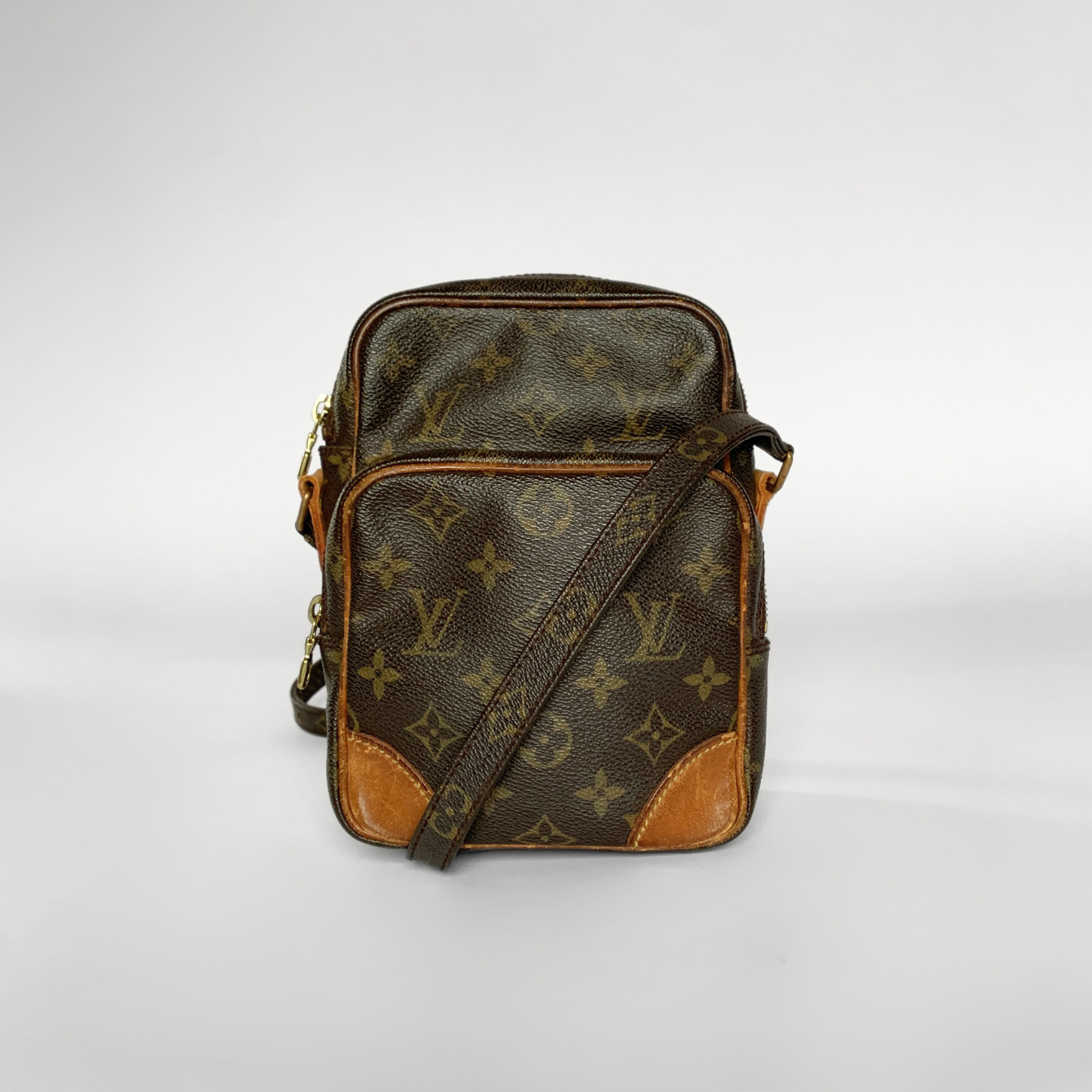 Louis Vuitton Amazon Monogram Canvas – l'Étoile de Saint Honoré Louis Vuitton Amazon Monogram Canvas – l'Étoile de Saint Honoré