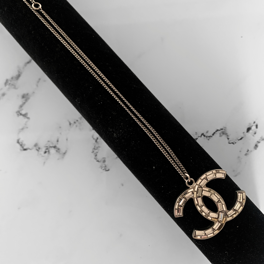 Chanel collier Metal Argente l Etoile de Saint Honore