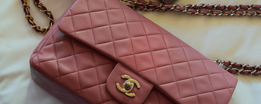 Chanel Classic Flap bag em rosa (Pinterest)