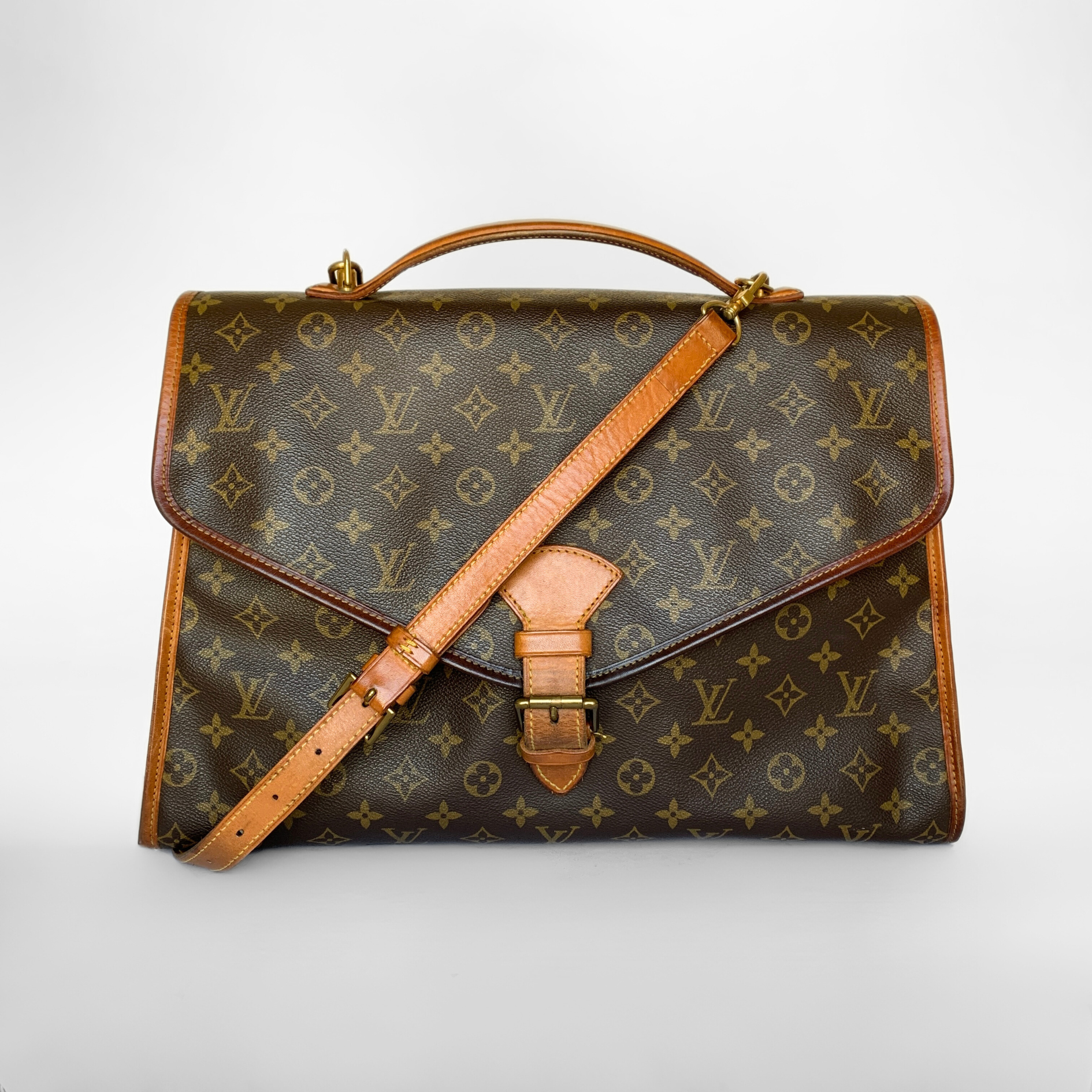 Louis Vuitton Louis Vuitton Beverly Monogram Canvas - Shoulder bags - Etoile Luxury Vintage