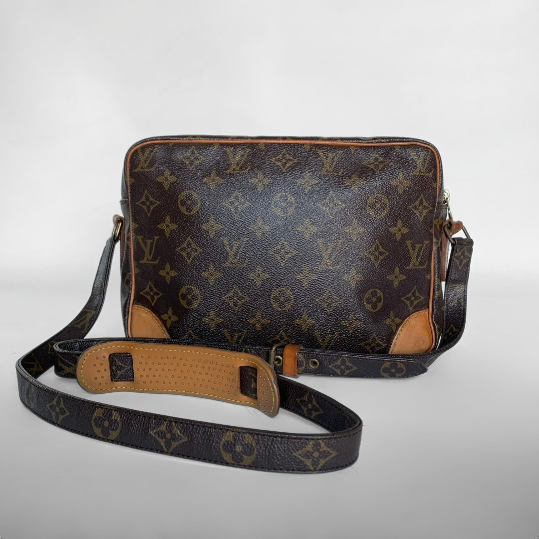 Louis Vuitton Louis Vuitton Nile Monogram Canvas - Shoulder bags - Etoile Luxury Vintage