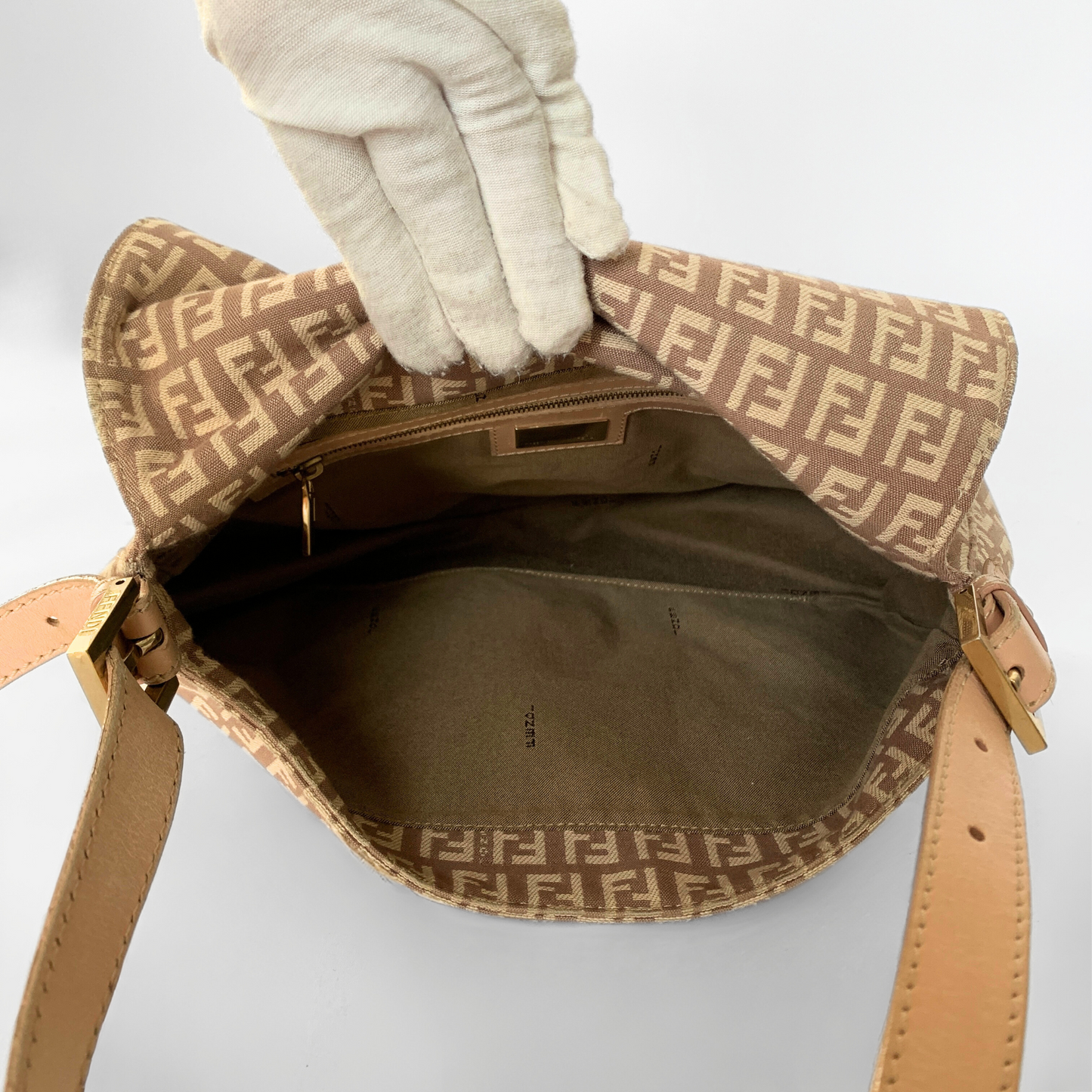 Fendi IG ALE: Fendi Pochette Mamma Zucca Canvas - Olkalaukut - Etoile Luxury Vintage