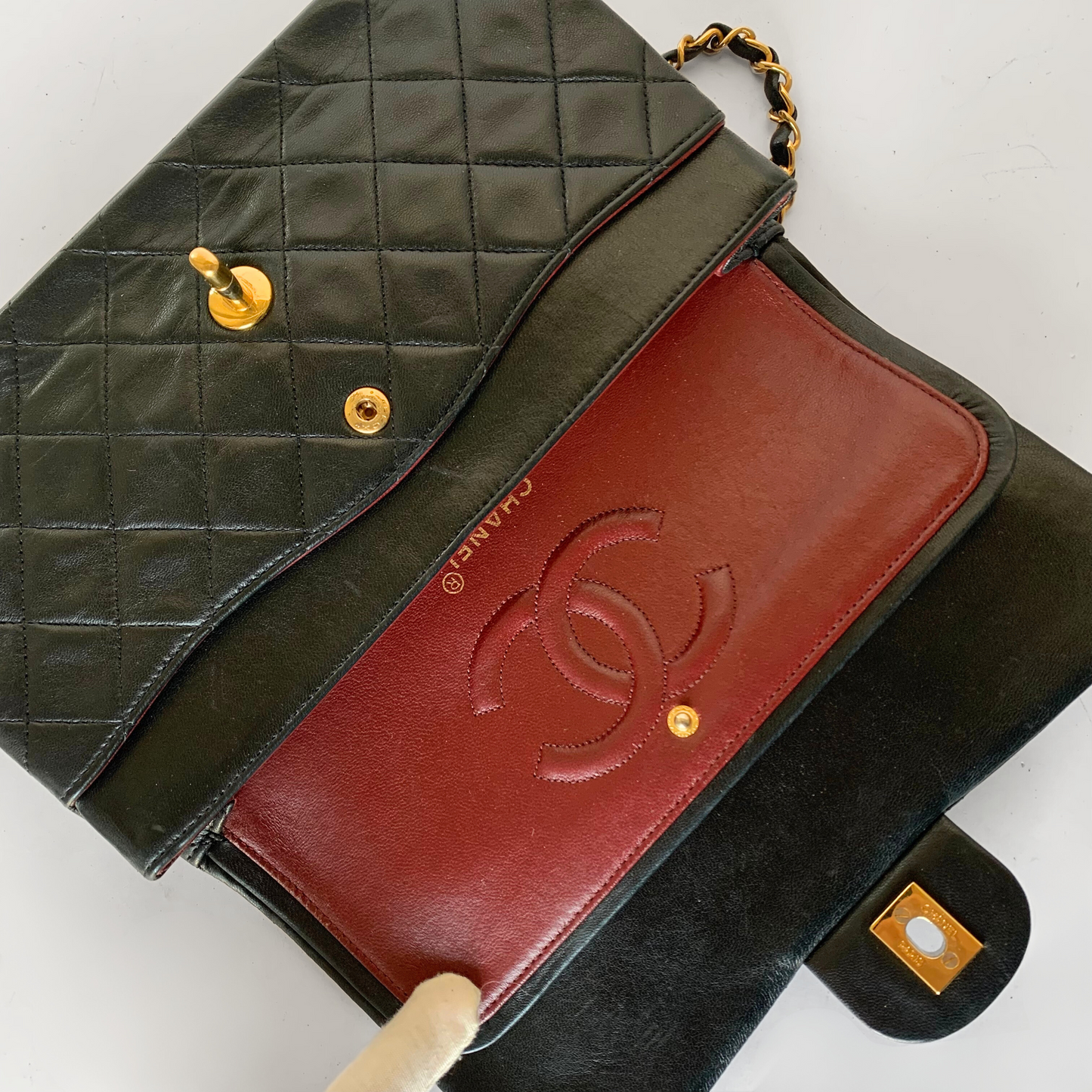 Chanel Chanel Klassisk dubbel Flap Bag Medium lammskinnsläder - Axelväska - Etoile Luxury Vintage