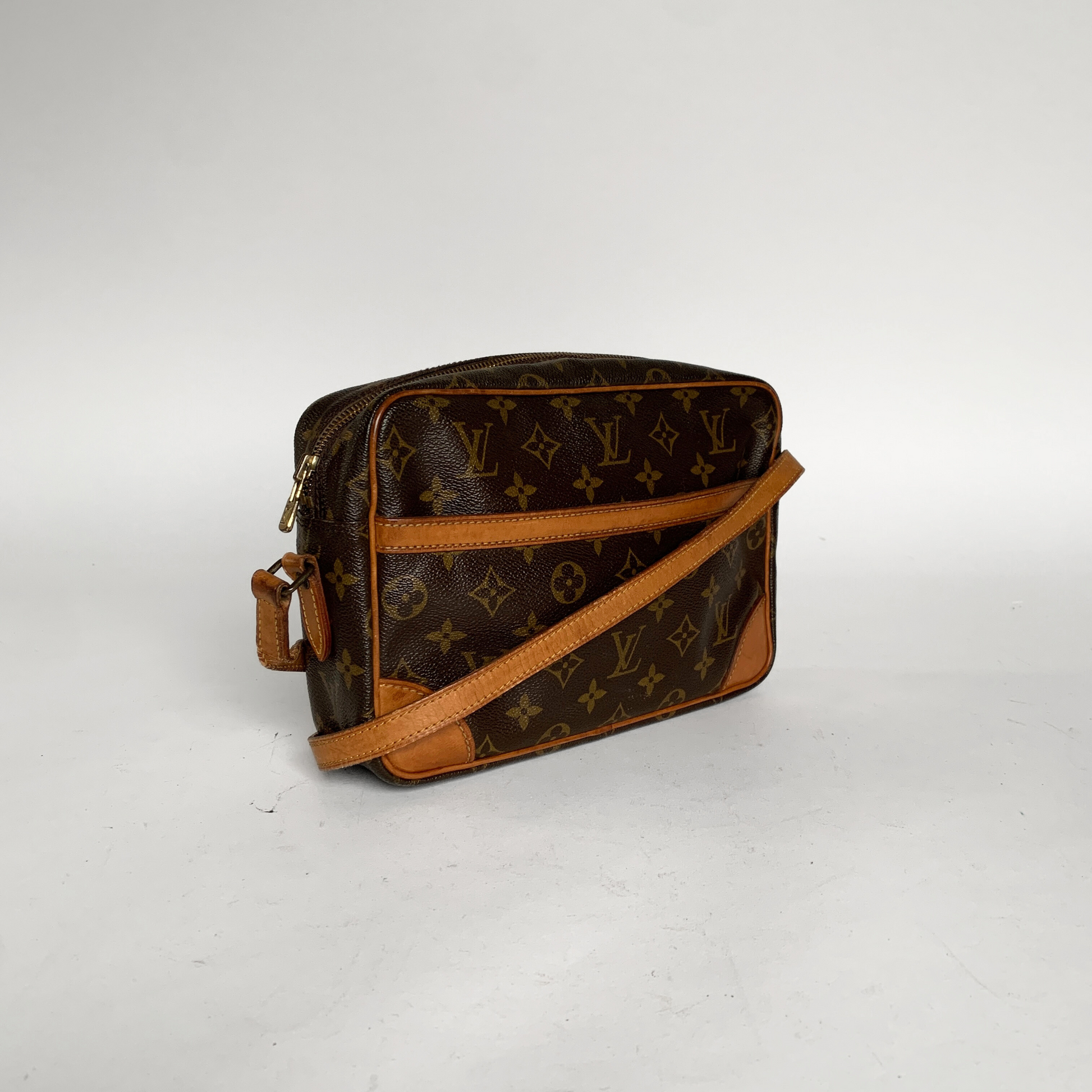 Louis Vuitton Louis Vuitton Trocadero PM Monogram Canvas - Crossbody bags - Etoile Luxury Vintage