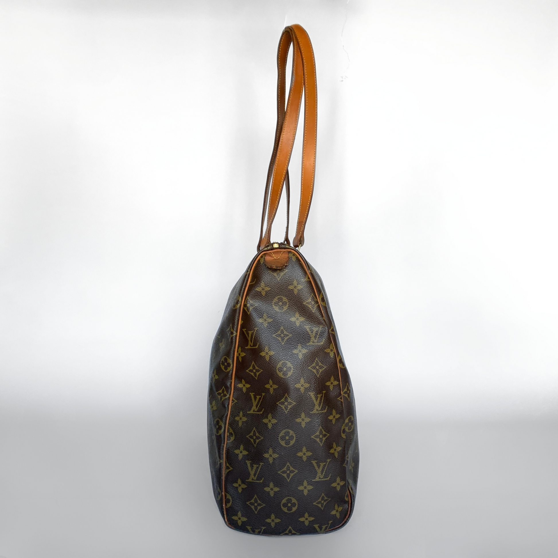 Louis Vuitton Louis Vuitton Flannery Monogram Canvas - Shoulder bags - Etoile Luxury Vintage