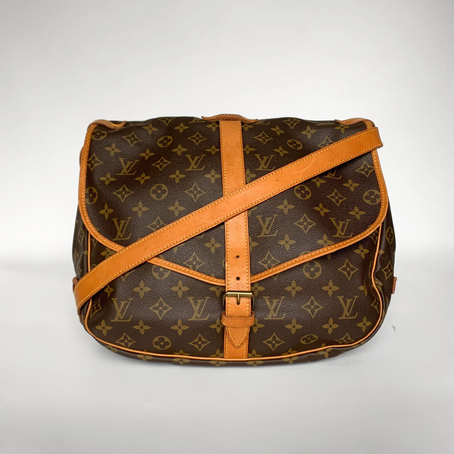 Louis Vuitton Louis Vuitton Saumur 35 Monogram Canvas - Crossbody bags - Etoile Luxury Vintage