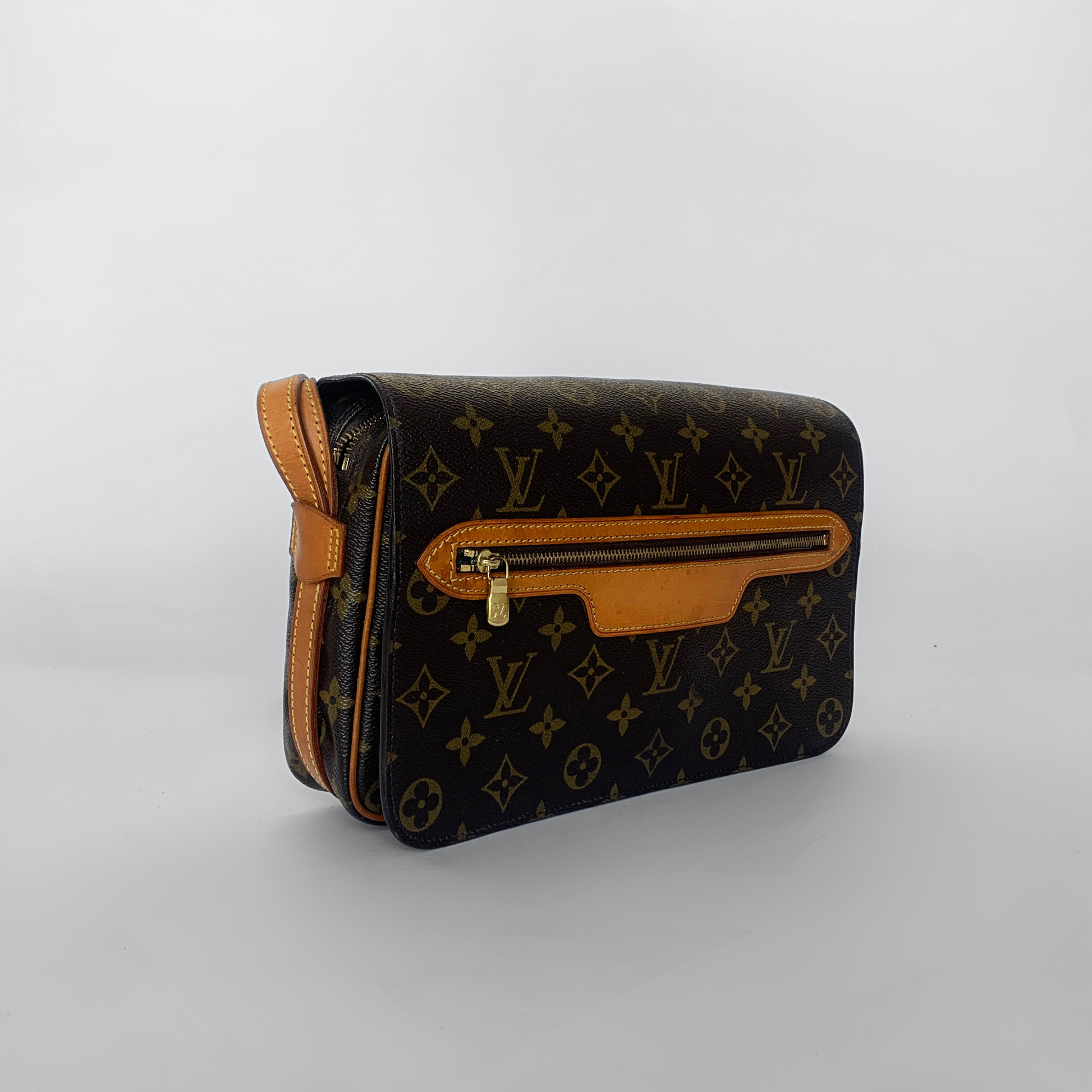 Louis Vuitton Louis Vuitton Saint-Germain Monogram Canvas - Crossbody bags - Etoile Luxury Vintage