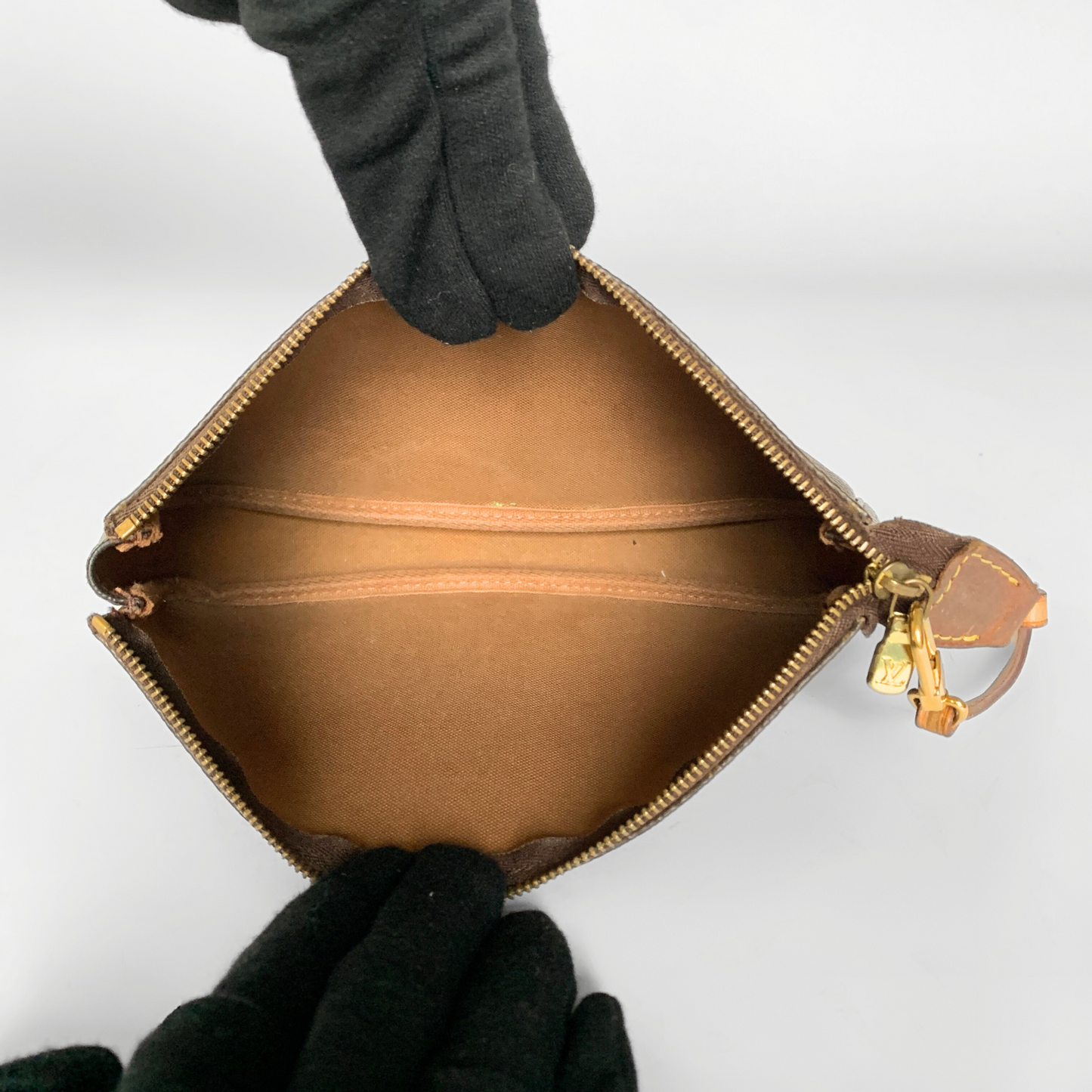 Louis Vuitton Pochette Accessoires Monogramm Leinwand