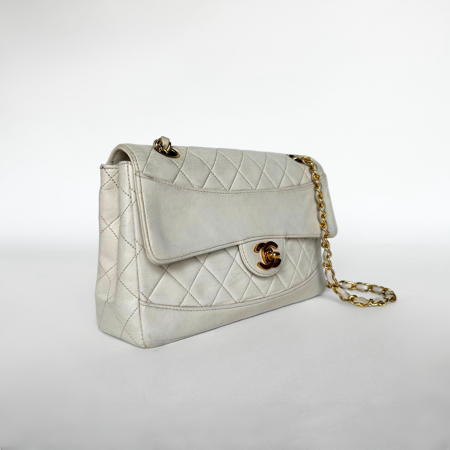 Chanel Chanel Sæsonbestemt single Flap Bag Mellem lammeskindslæder - Skuldertasker - Etoile Luxury Vintage