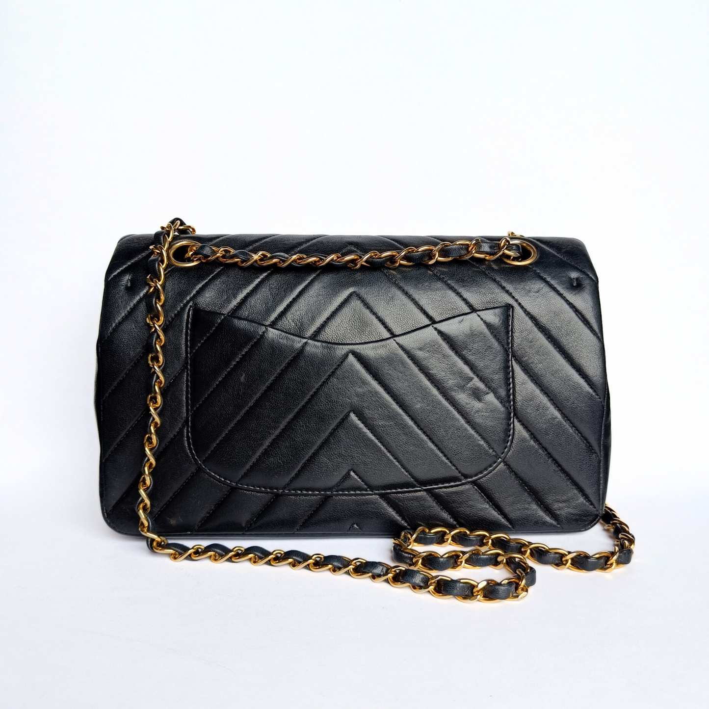 Chanel Chevron Classic bag Medium Lambskin Leather – l'Étoile Saint Honoré