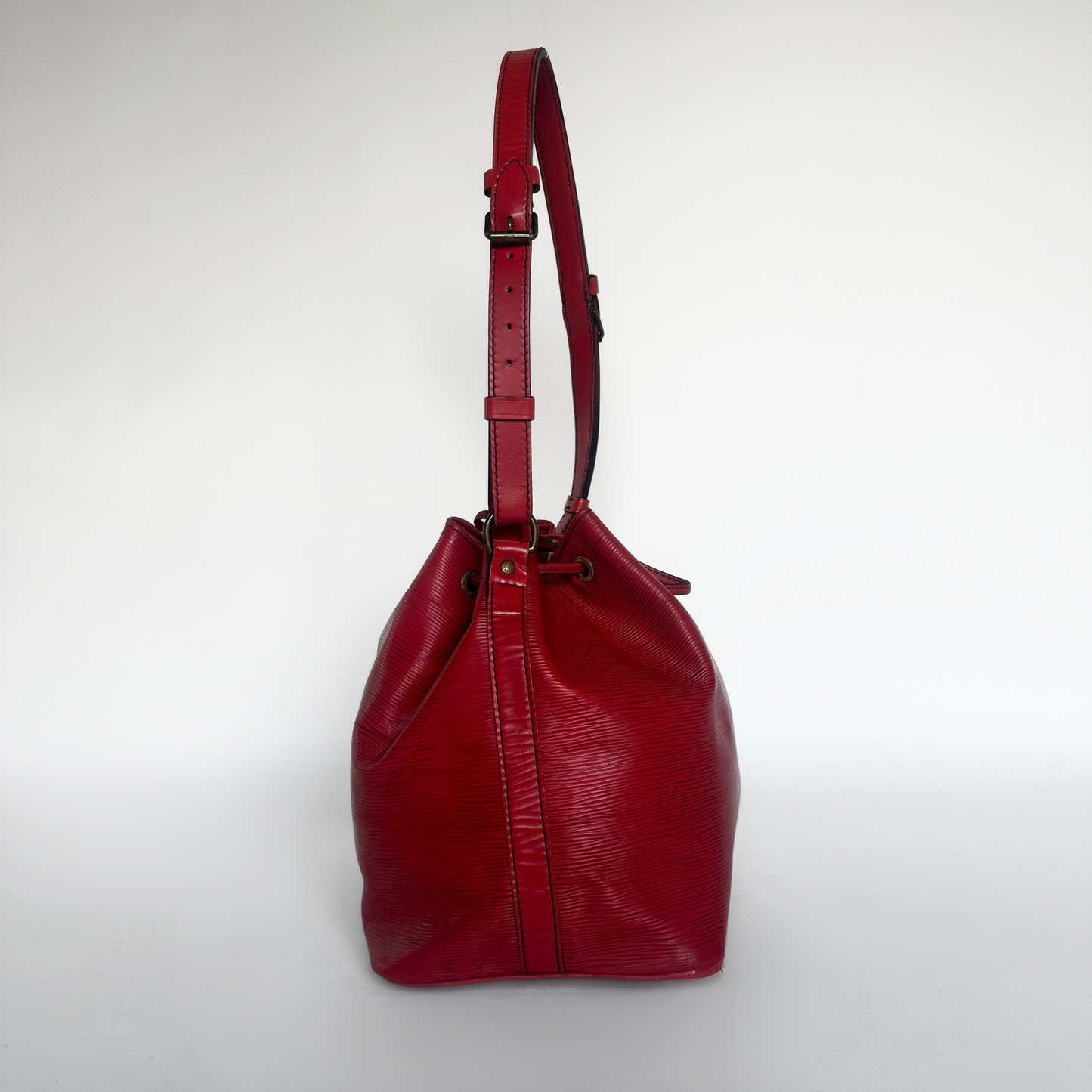 Louis Vuitton Louis Vuitton Petit Noé Red Epi Leather - Umhängetasche - Etoile Luxury Vintage