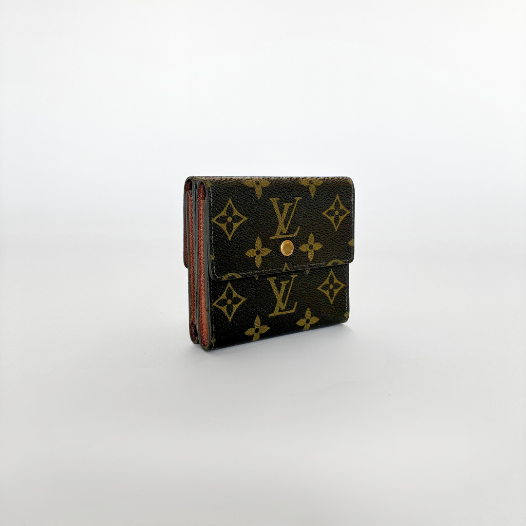 Louis Vuitton Geldbörse mit Monogrammmuster auf weißem Hintergrund
