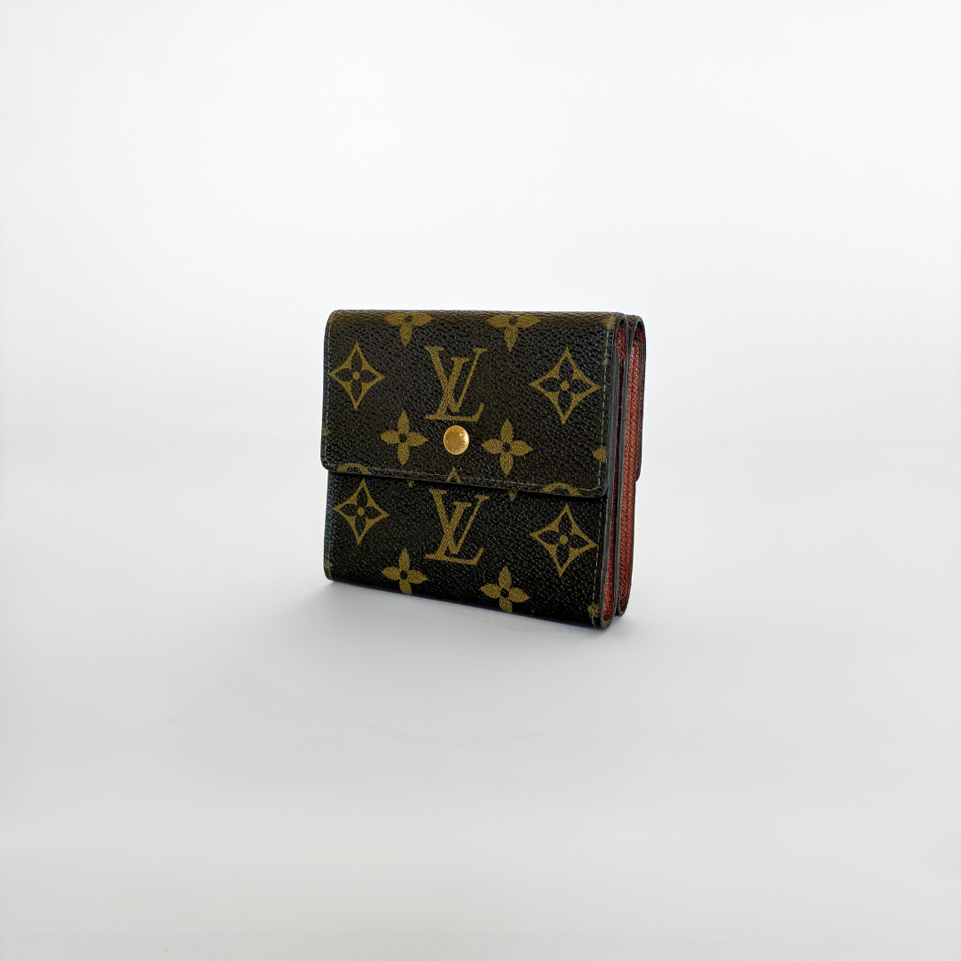 Louis Vuitton Geldbörse mit Monogrammmuster auf weißem Hintergrund