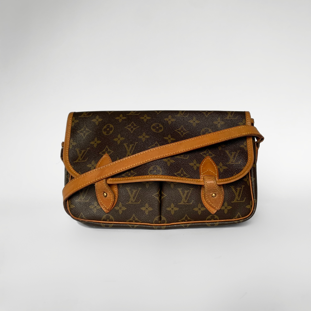 Louis Vuitton Louis Vuitton Gibeci&egrave;re Monogram Canvas - Crossbody bags - Etoile Luxury Vintage