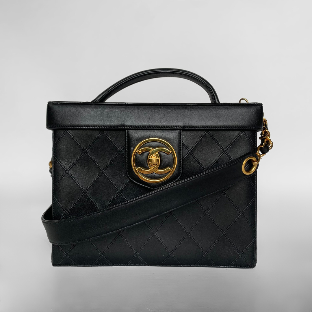 CHANEL ブラック レザー ケース Chanel Camera Bag Lambskin Leather – l'Étoile de Saint Honoré