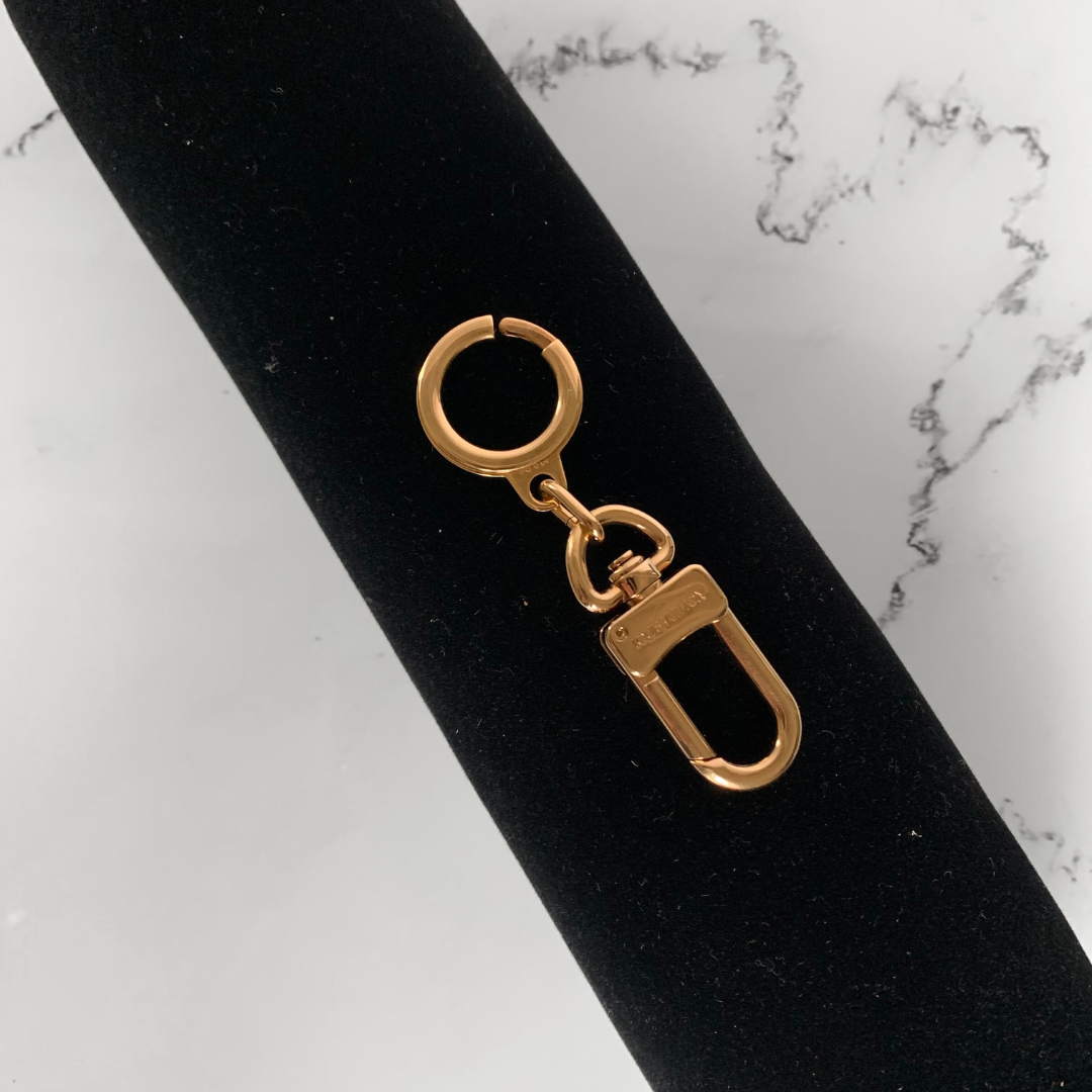 Louis Vuitton Louis Vuitton Porte-clés en métal doré - Porte-clés - Etoile Luxury Vintage