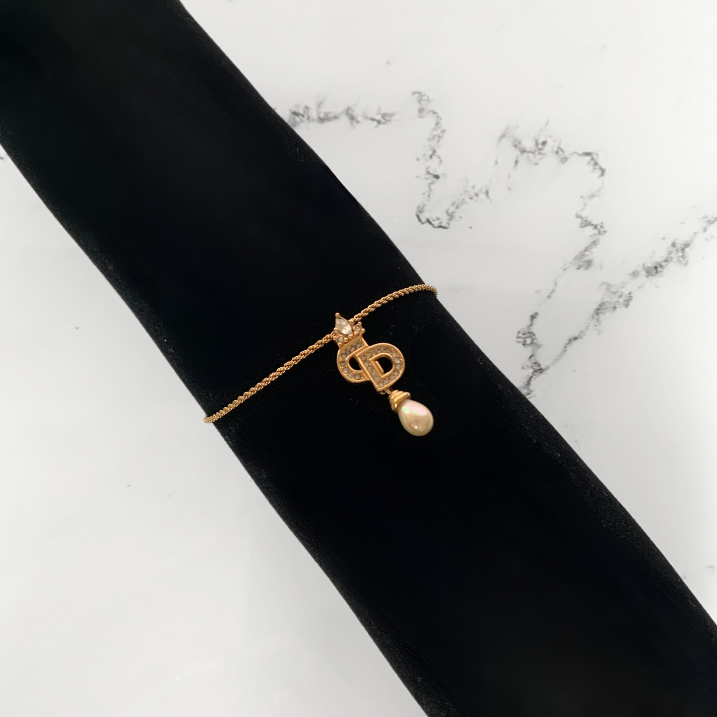 Dior Dior Pärlhalsband Guldfärgat - Halsband - Etoile Luxury Vintage