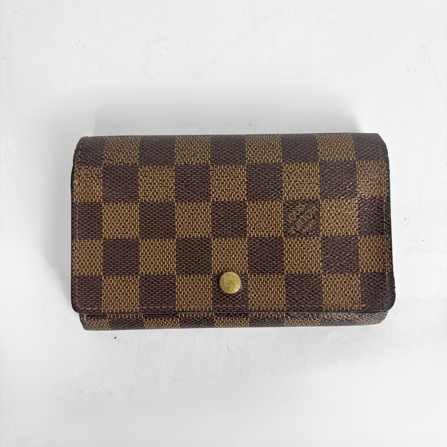 Louis vuitton wallet in brown Damier Ebene checkered canvas with a snap-button closure.