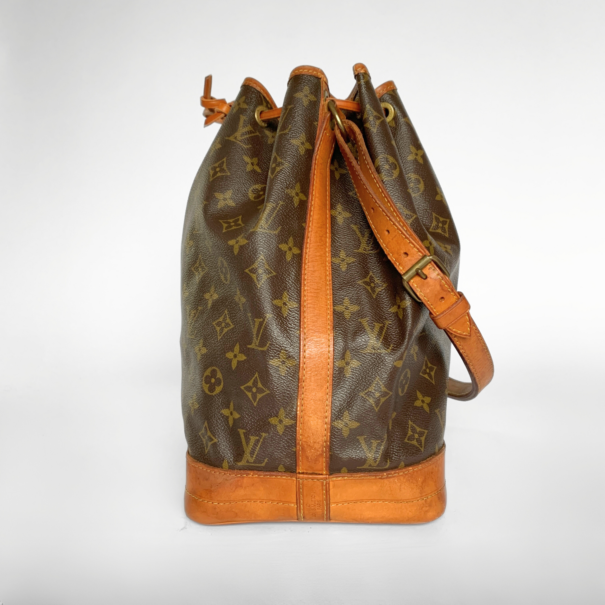 Louis Vuitton Louis Vuitton No&eacute; Monogram Canvas - Shoulder Bags - Etoile Luxury Vintage