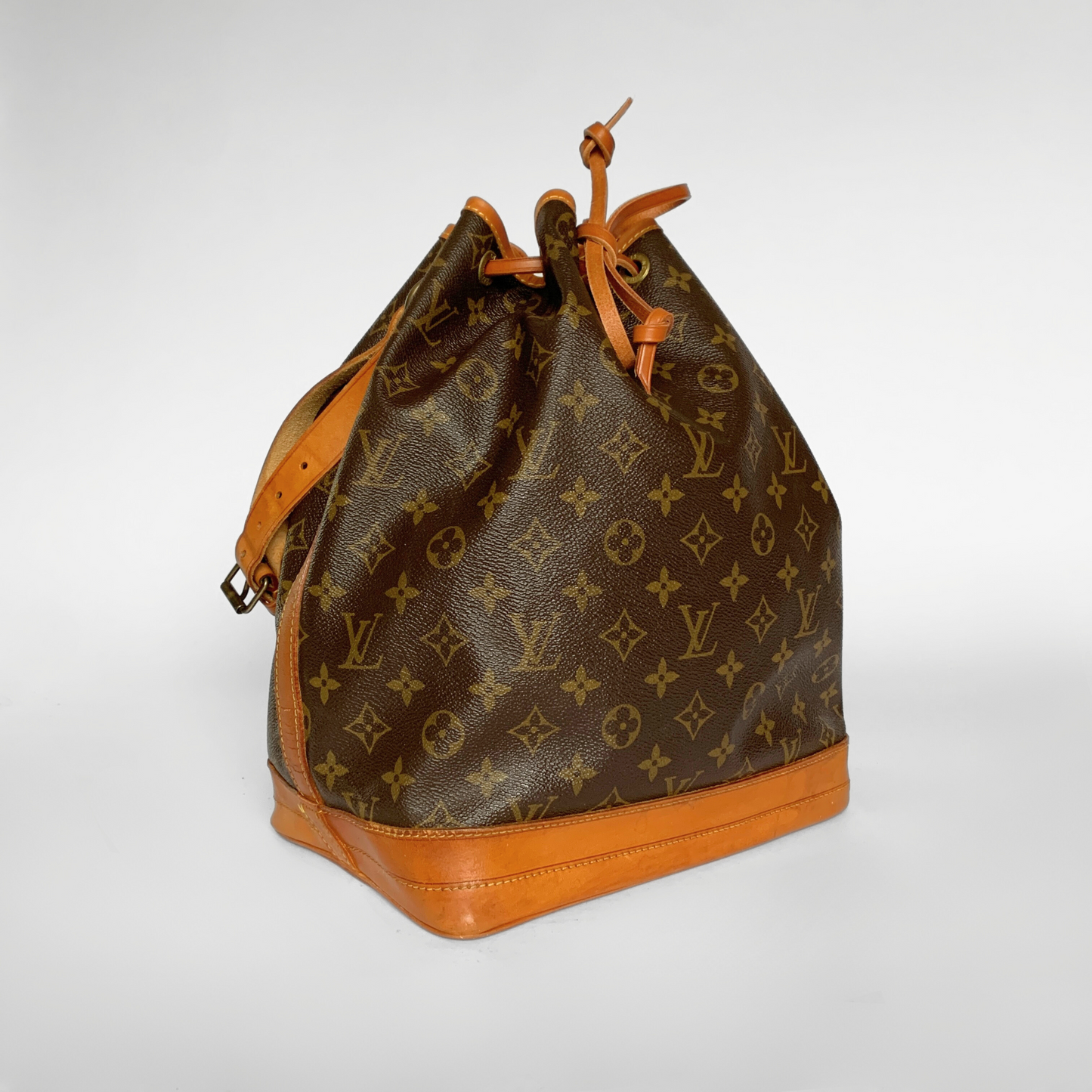 Louis Vuitton Louis Vuitton No&eacute; Monogram Canvas - Shoulder Bags - Etoile Luxury Vintage