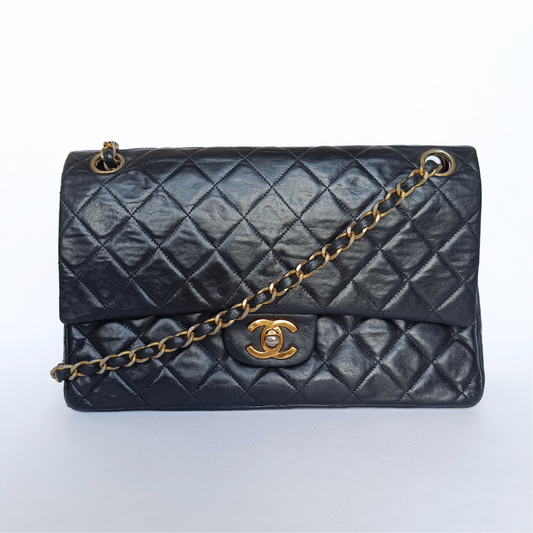 Shop second hand Chanel Flap bags  Étoile Luxury Vintage – Page 2 –  l'Étoile de Saint Honoré