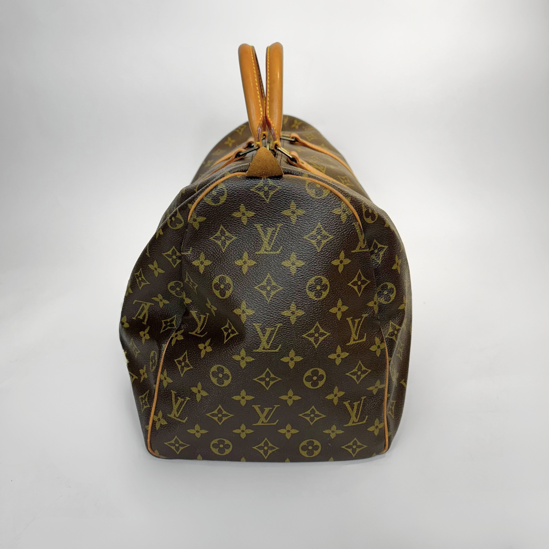 Louis Vuitton Bolso con monograma sobre fondo gris claro