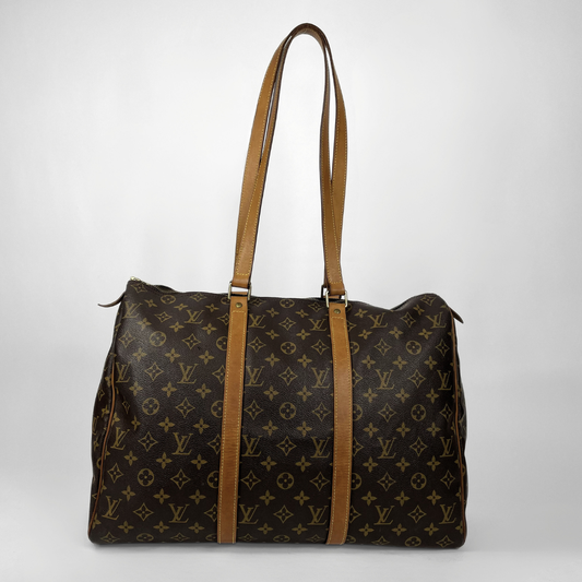 Louis Vuitton Lienzo con monograma Flannery 45 sobre fondo blanco