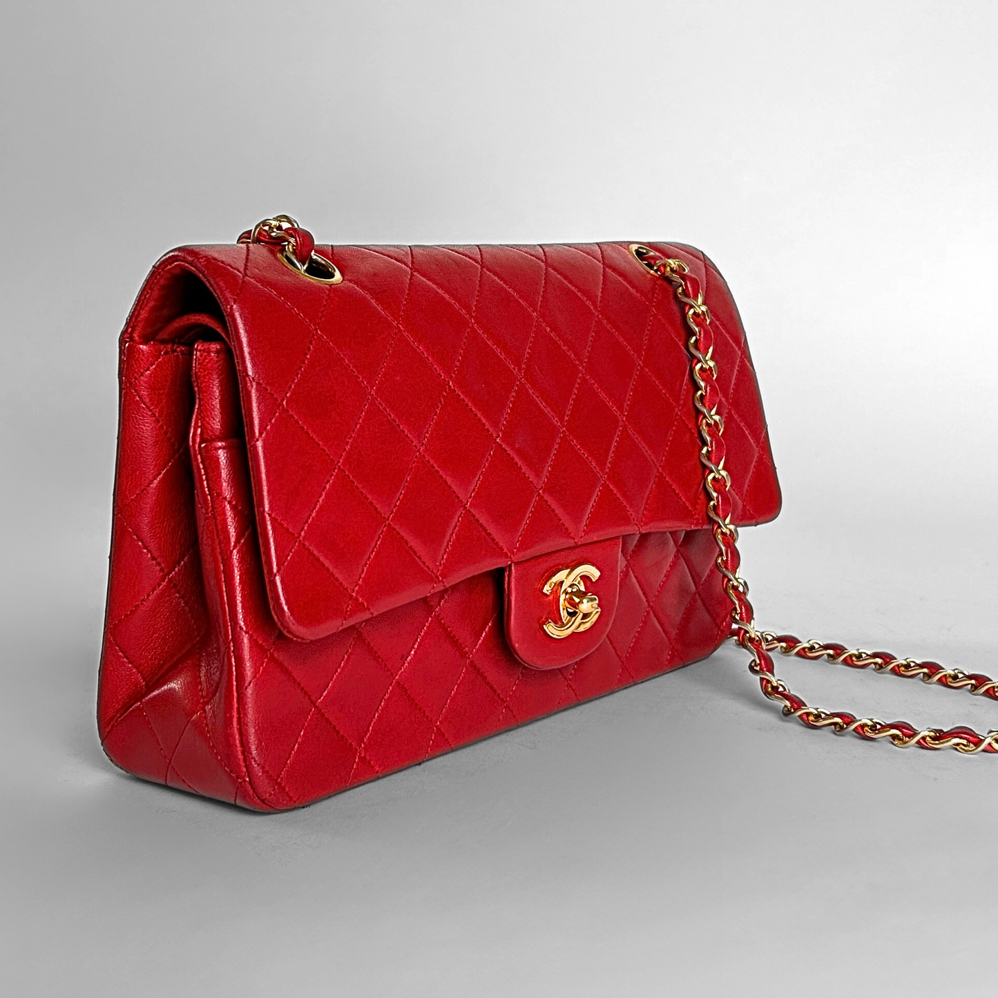 Chanel Κόκκινο Κλασικό Μεσαίο Διπλό Flap Bag Δέρμα αρνιού