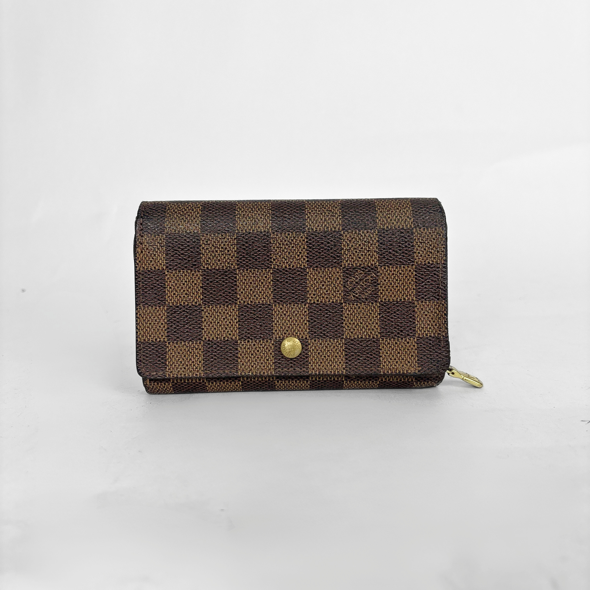 Louis vuitton wallet in brown Damier Ebene checkered canvas with a snap-button closure.