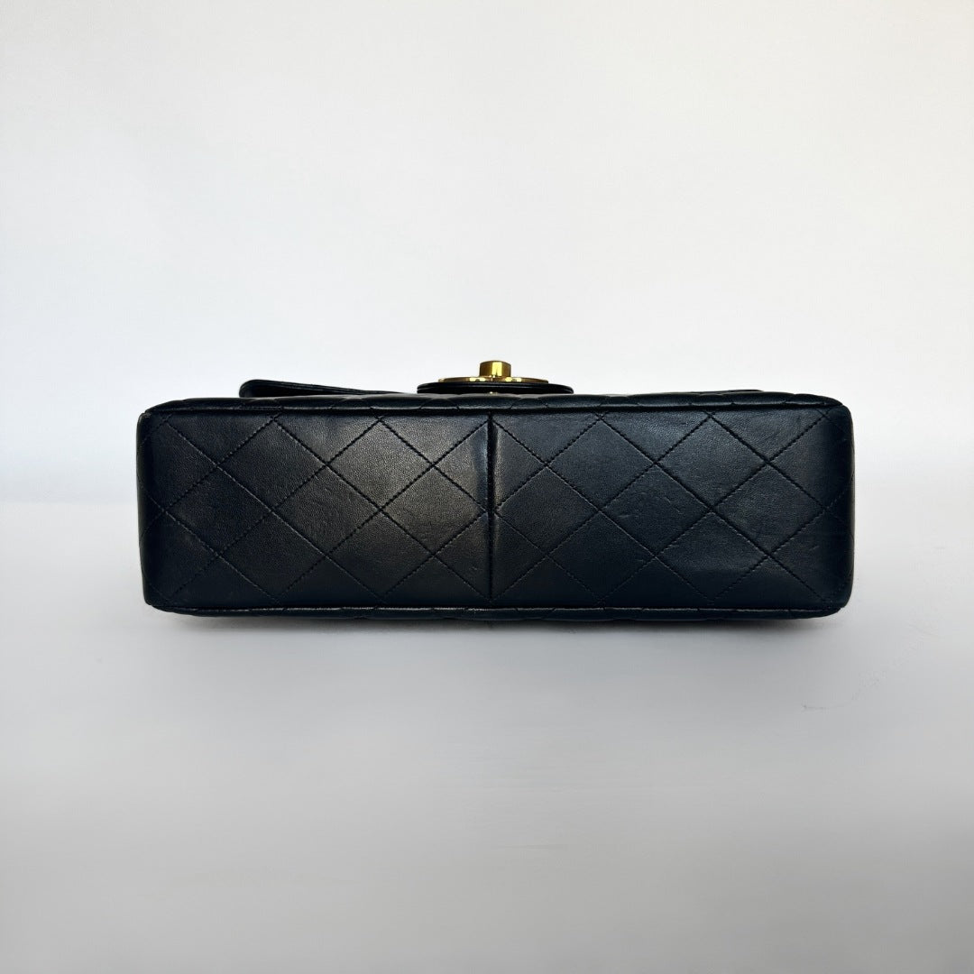 Chanel Flap Bag Maxi Lambskin Leather – l'Étoile de Saint Honoré