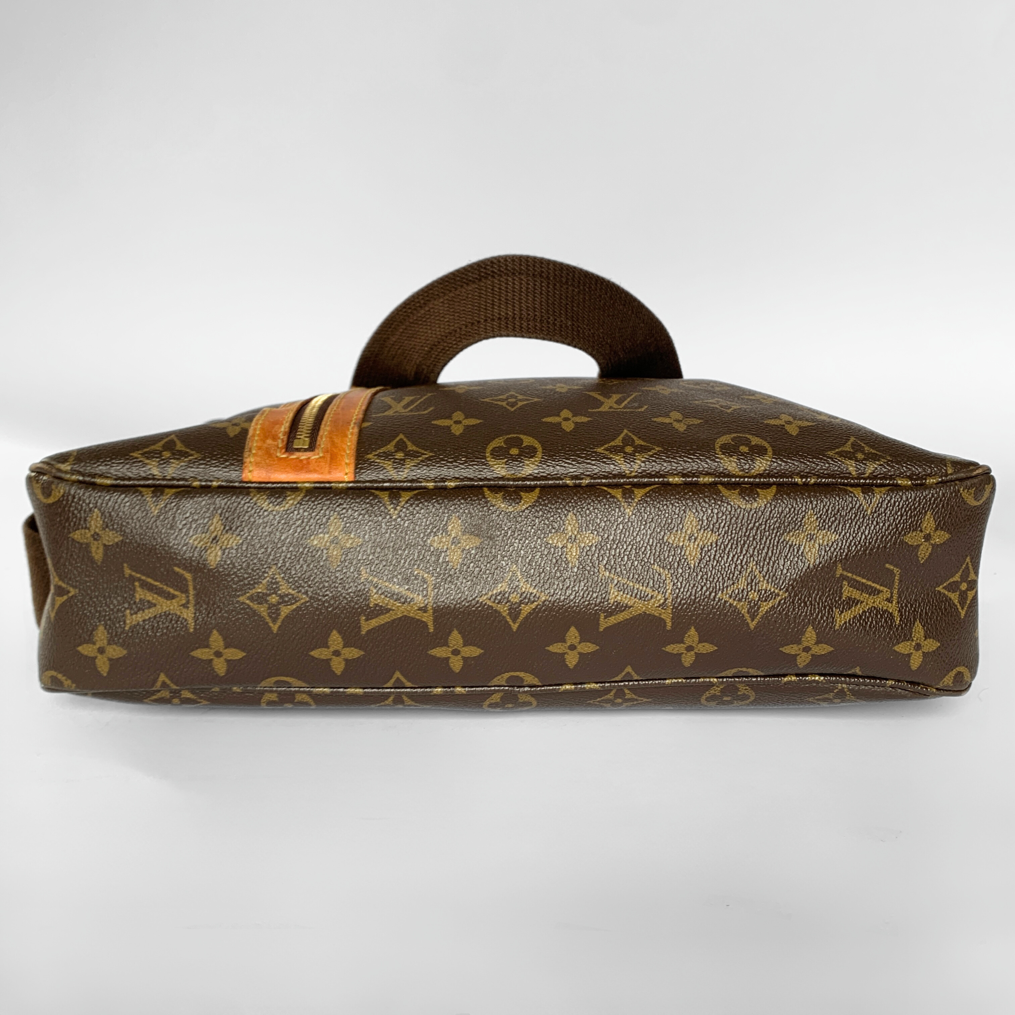 Louis Vuitton Sac Bosphore Monogram Canvas – l'Étoile de Saint Honoré