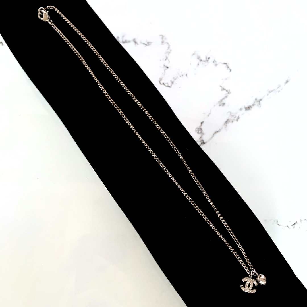 Chanel Chanel CC Necklace Silver Pleated - Necklaces - Etoile Luxury Vintage