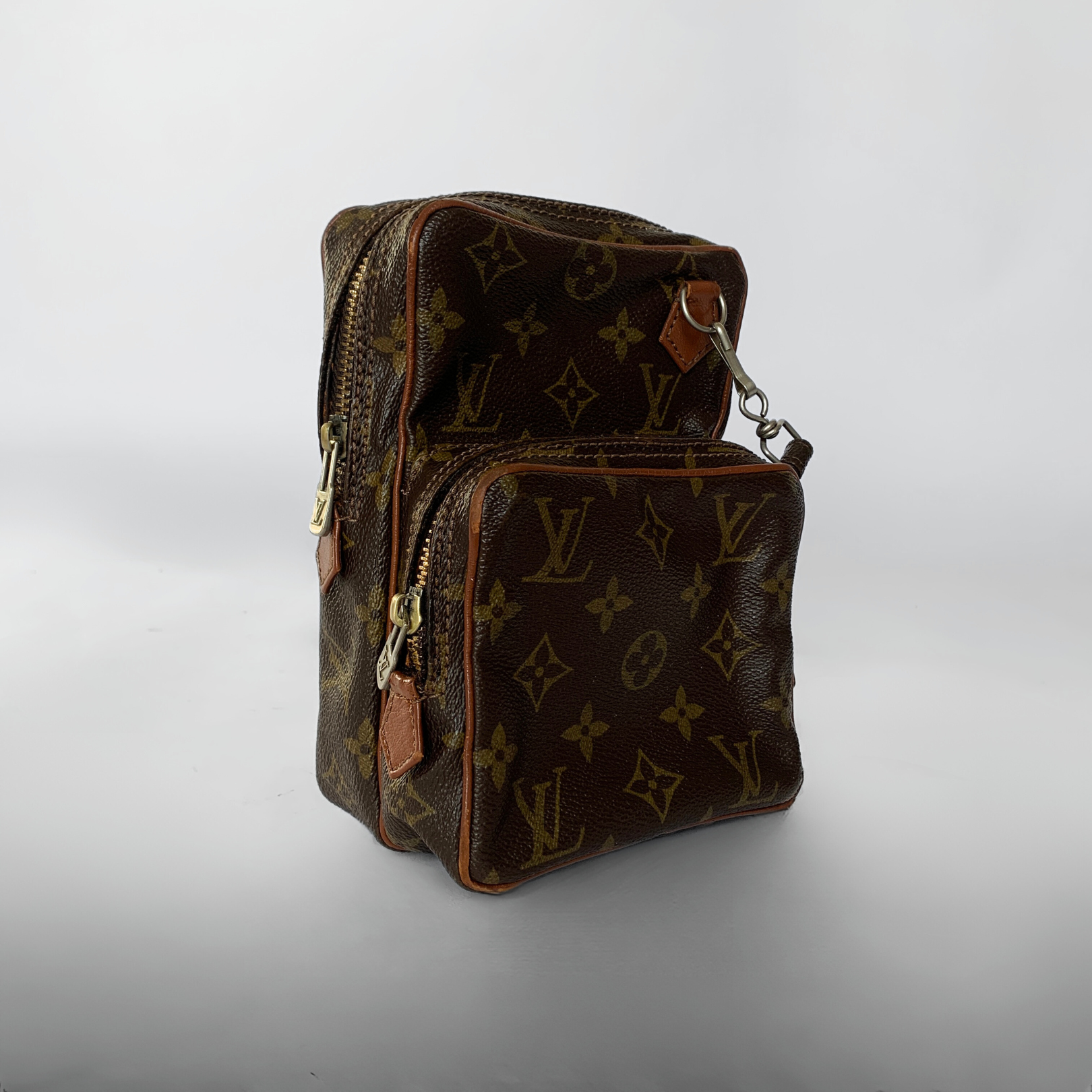 Louis Vuitton Amazon Vintage Monogram Canvas – l'Étoile de Saint Honoré Louis Vuitton Amazon Vintage Monogram Canvas – l'Étoile de Saint Honoré