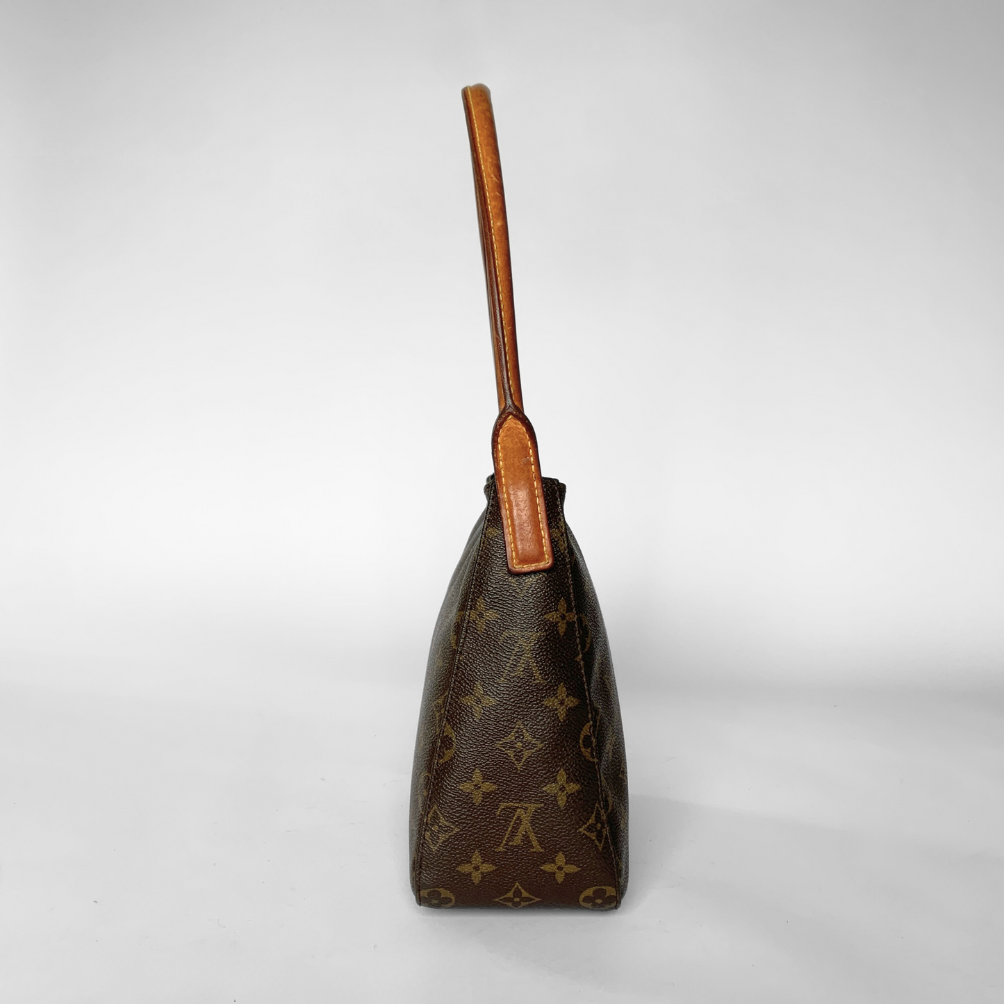 Louis Vuitton Louis Vuitton Looping MM Monogram Canvas - Shoulder bags - Etoile Luxury Vintage