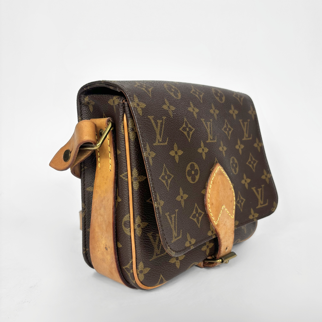 Louis Vuitton Monogramm-Handtasche auf hellgrauem Hintergrund