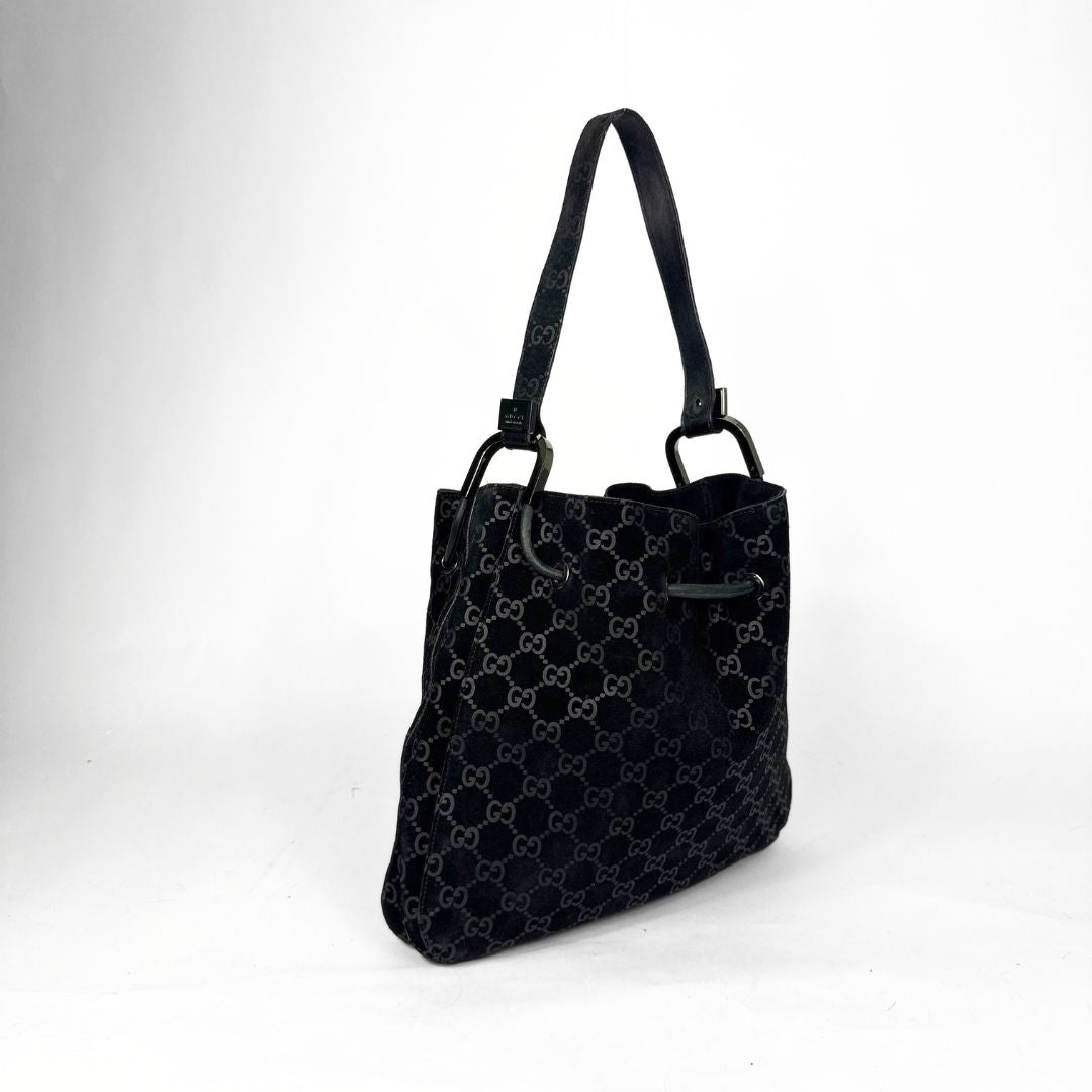 Borsa nera fantasia su sfondo bianco