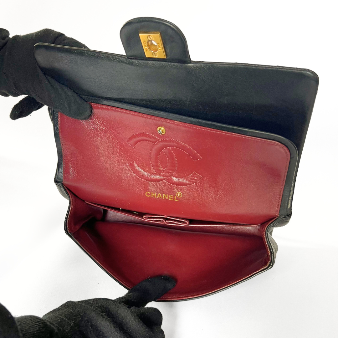 Chanel Classic Flap Bag Kleines Lammfellleder