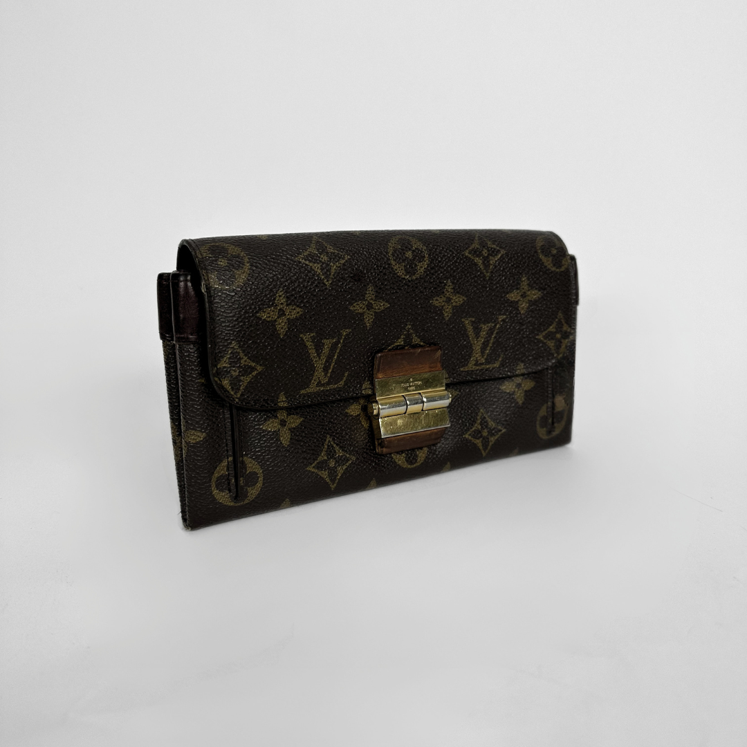Louis Vuitton Gesp Wallet Large on a white background