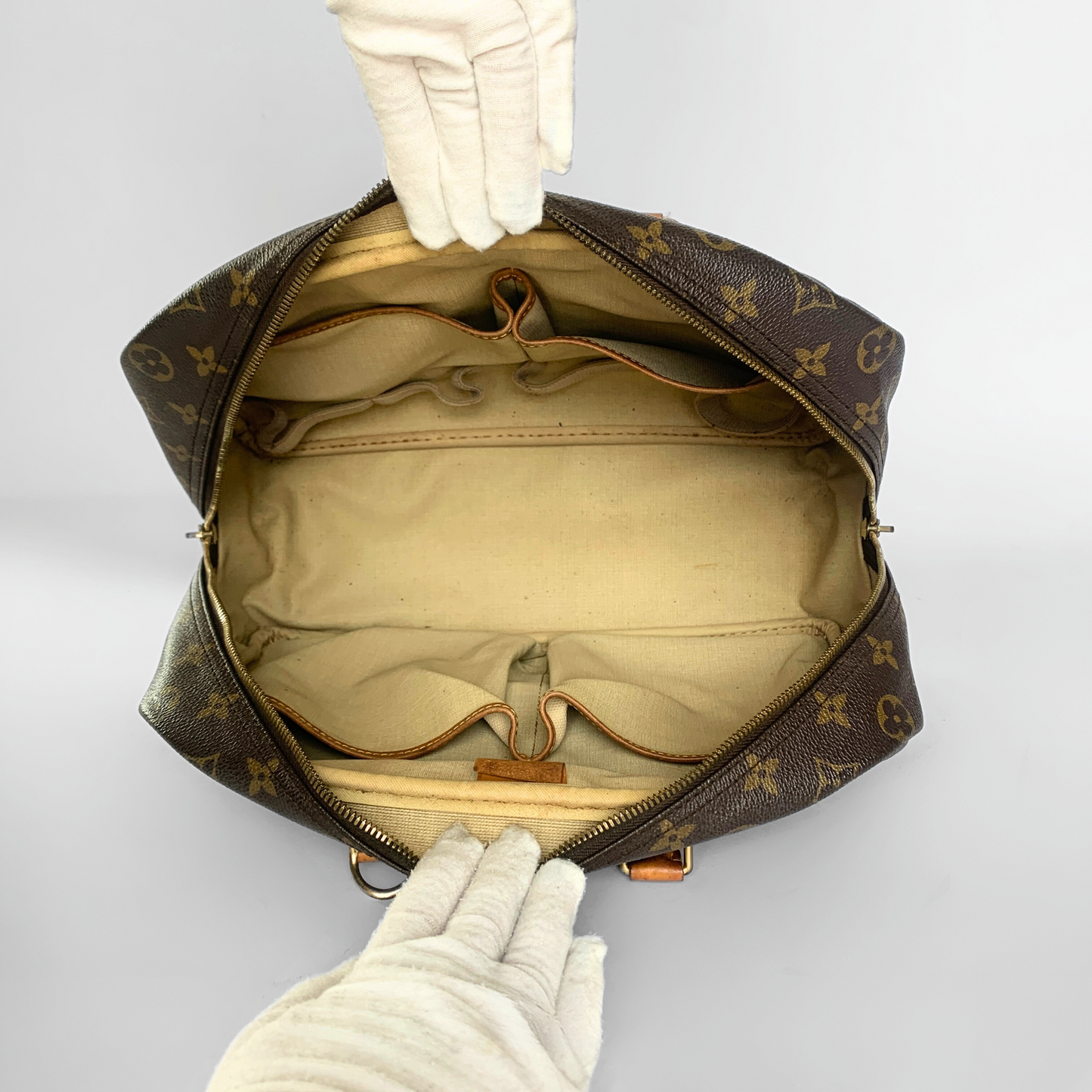 Louis Vuitton Louis Vuitton Deauville Monogram Canvas - Håndtasker - Etoile Luxury Vintage