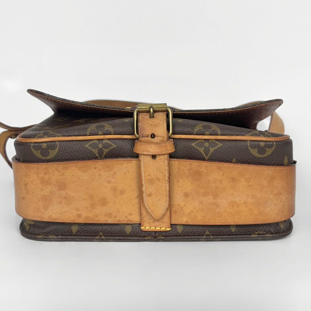 Louis Vuitton Monogramm-Handtasche auf hellgrauem Hintergrund