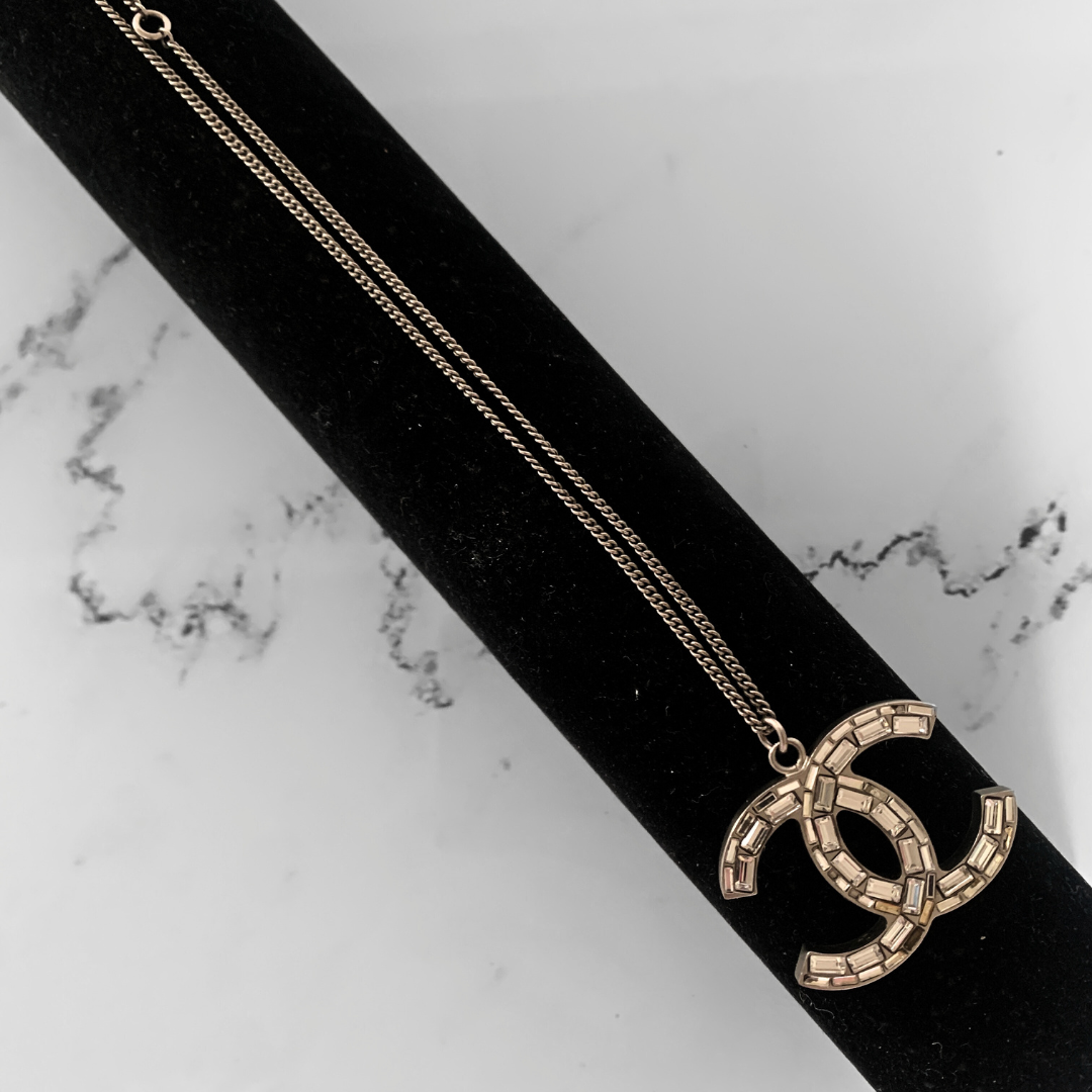 Shop second hand Chanel | Étoile Luxury Vintage – l'Étoile de Saint Honoré