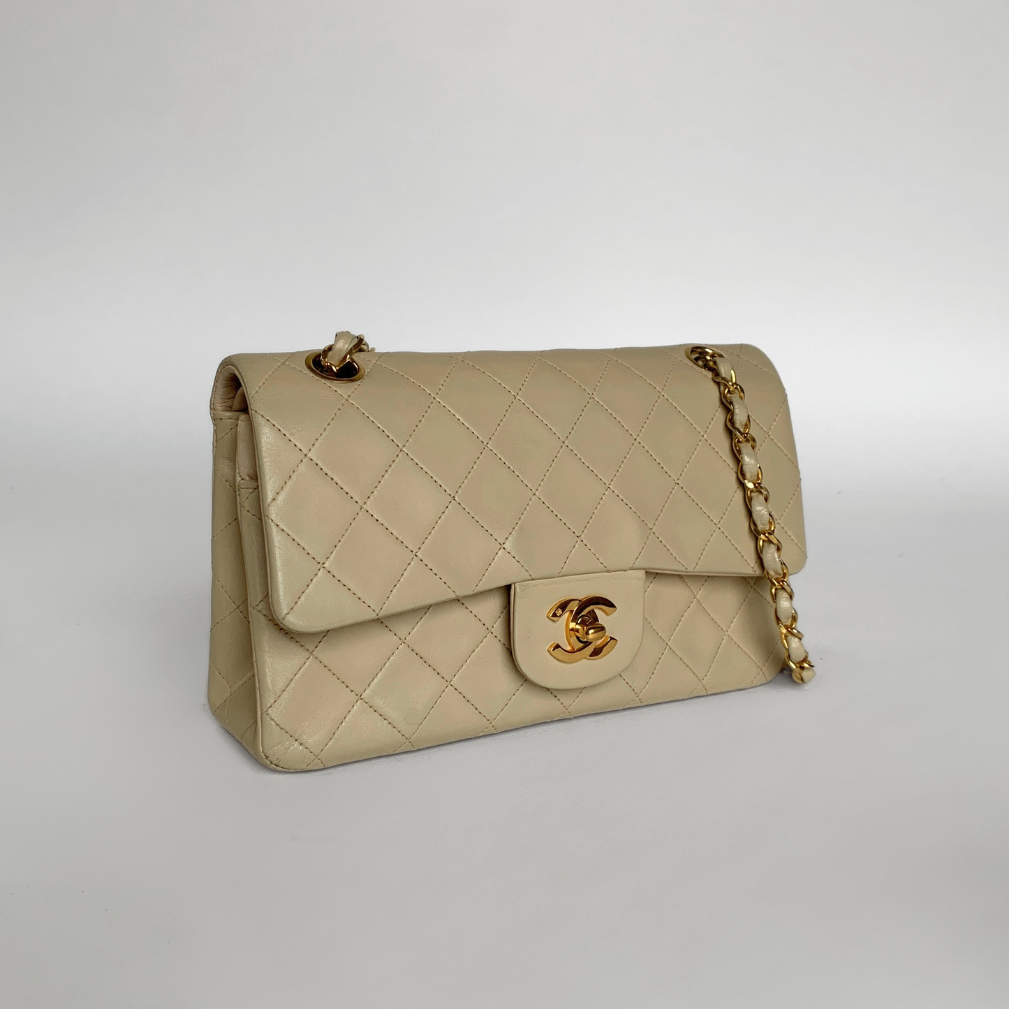 Chanel Beiges klassisches kleines Doppelbett Flap Bag
