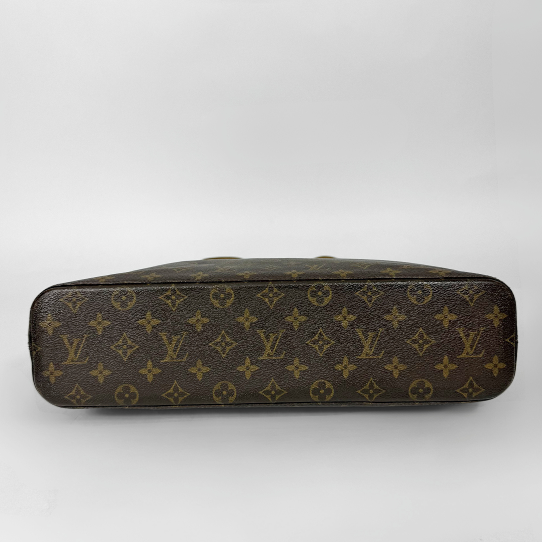 Louis vuitton wallet in brown Damier Ebene checkered canvas with a snap-button closure.