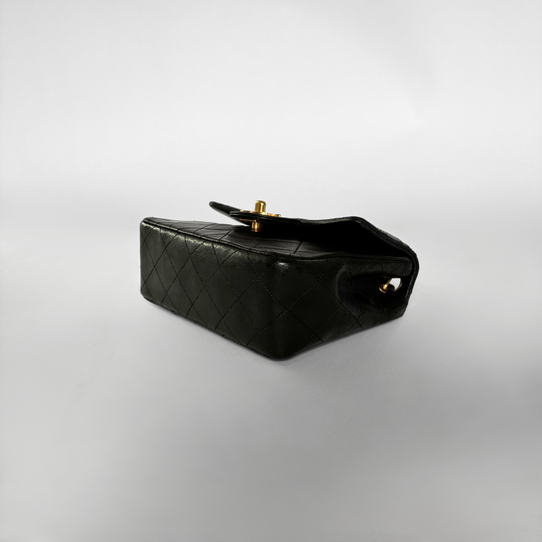 Chanel Classic Flap Bag Mini lammskinns läder