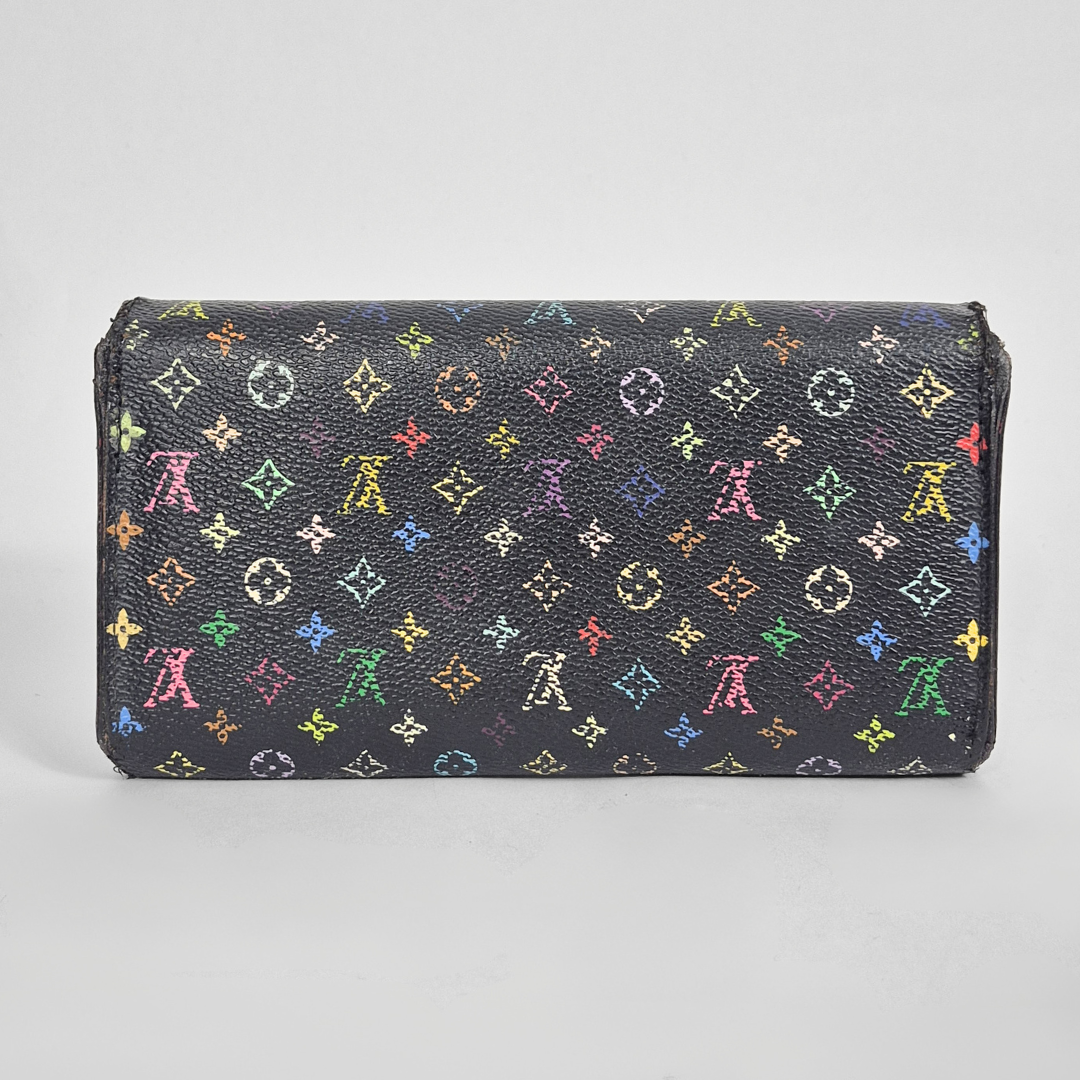 Cartera con estampado multicolor sobre fondo gris claro