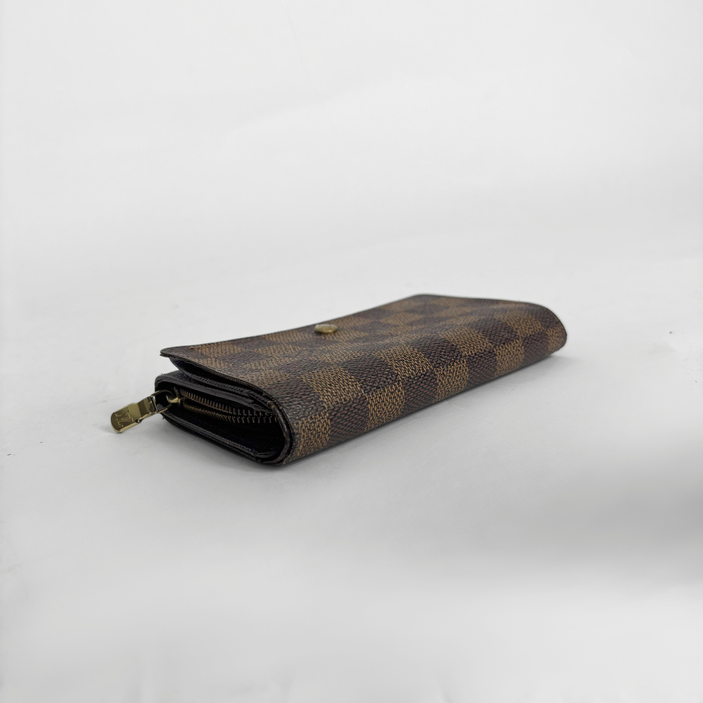 Louis vuitton wallet in brown Damier Ebene checkered canvas with a snap-button closure.