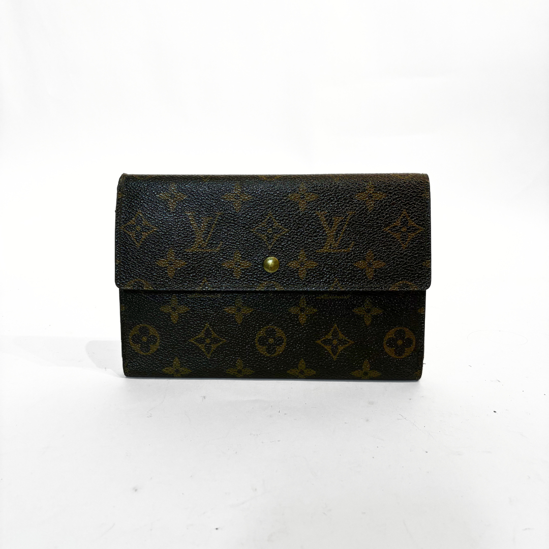 Louis Vuitton Louis Vuitton International Medium Wallet Monogram Canvas - Wallets - Etoile Luxury Vintage