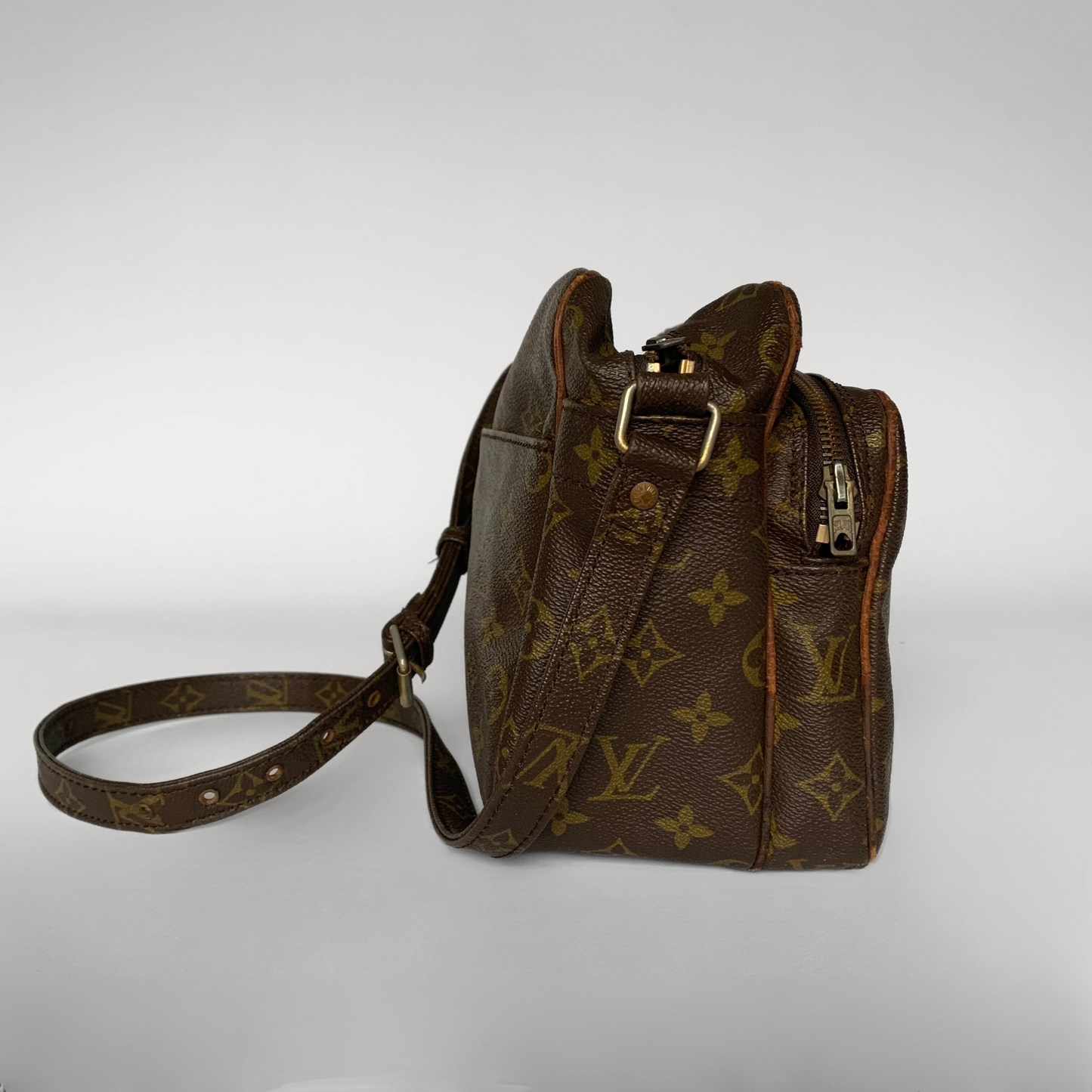 Louis Vuitton Louis Vuitton Nile Mongram Canvas - Handbag - Etoile Luxury Vintage