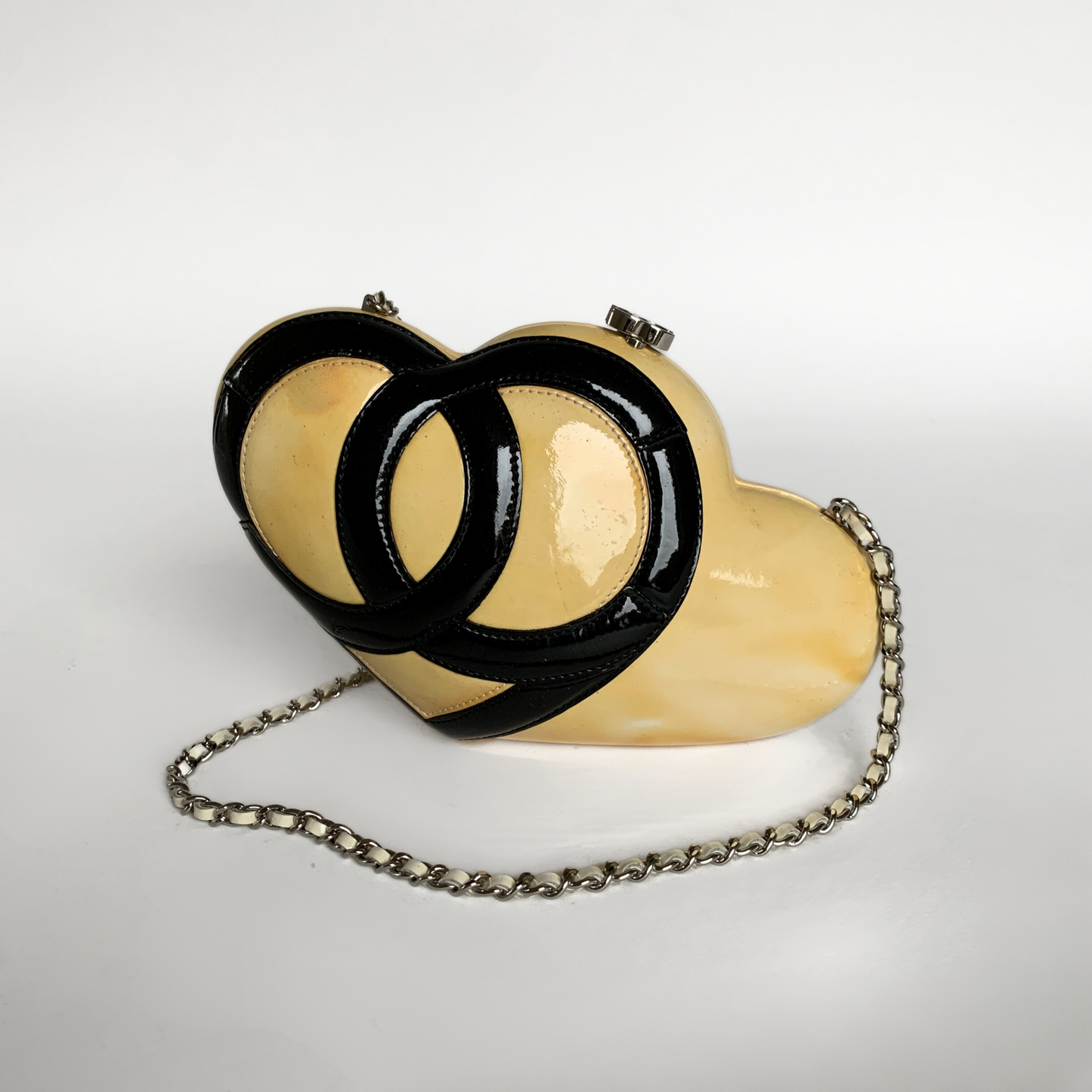 Chanel Chanel Heart Shoulder Bag Patent Leather (Limited Edition) - Crossbody bags - Etoile Luxury Vintage